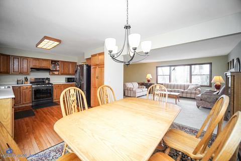 650 N Summit St, Wheaton, IL 60187 photo 2