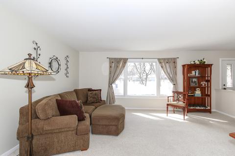 109 Pear Tree Ln, Bartlett, IL 60103 photo 2