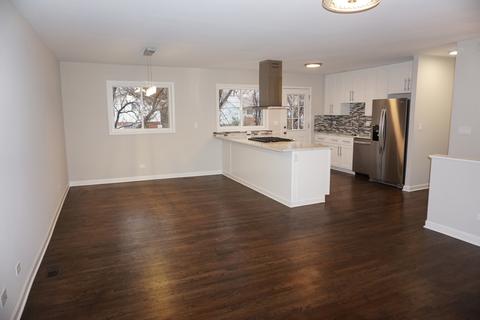 572 Durham Ct, Hoffman Estates, IL 60169 photo 2