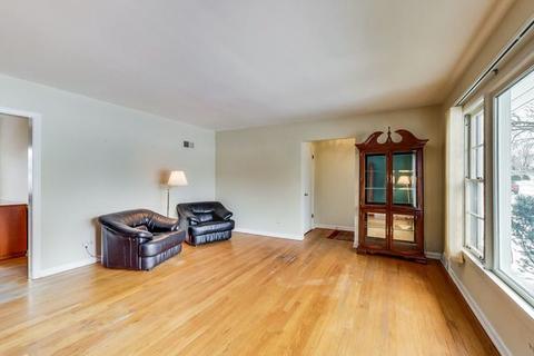 719 S Gables Blvd, Wheaton, IL 60189 photo 6