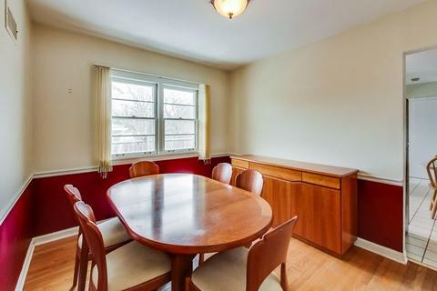 719 S Gables Blvd, Wheaton, IL 60189 photo 8