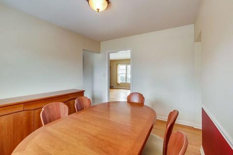 719 S Gables Blvd, Wheaton, IL 60189 photo 9