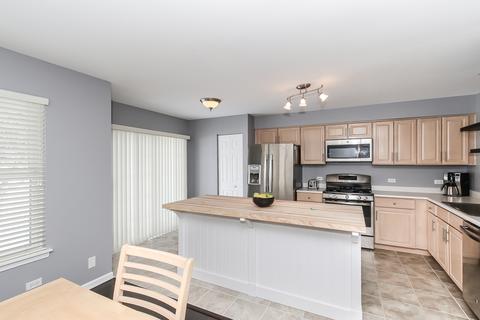 1264 Horseshoe Ln, Bartlett, IL 60103 photo 3