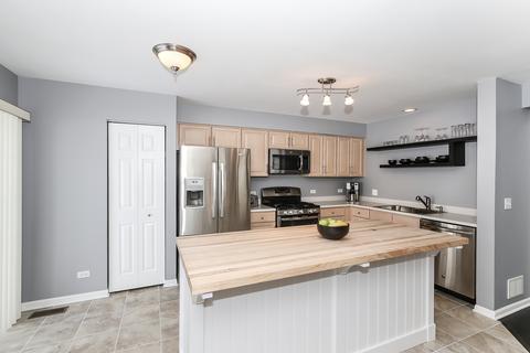 1264 Horseshoe Ln, Bartlett, IL 60103 photo 4