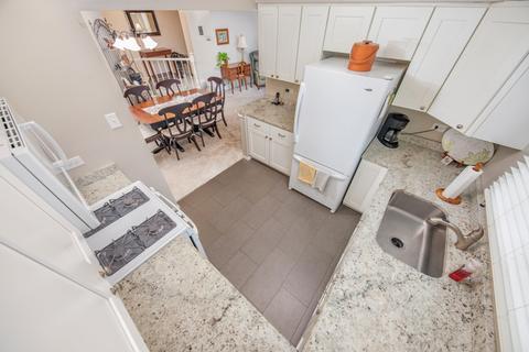 1602 Thames Ct #A, Wheaton, IL 60189 photo 13