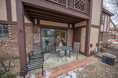 1602 Thames Ct #A, Wheaton, IL 60189 photo 3