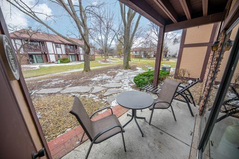 1602 Thames Ct #A, Wheaton, IL 60189 photo 4