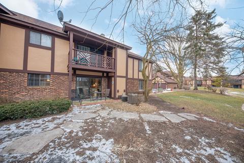 1602 Thames Ct #A, Wheaton, IL 60189 photo 2