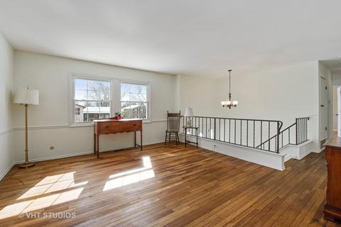 1080 Lancaster Ct, Hoffman Estates, IL 60169 photo 2