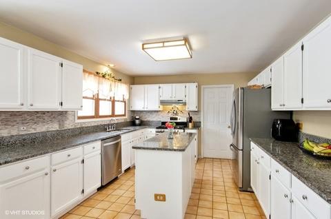 1151 Willoby Ln, Elgin, IL 60120 photo 5