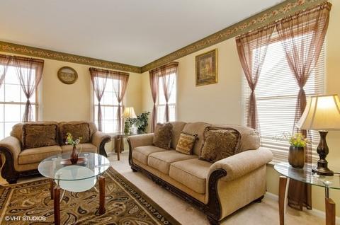 1151 Willoby Ln, Elgin, IL 60120 photo 3