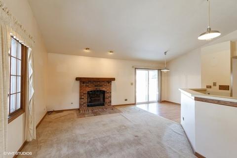 706 Cimarron Dr, Cary, IL 60013 photo 2
