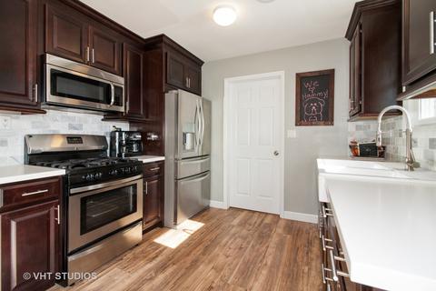 584 Commanche Ct, Carol Stream, IL 60188 photo 4