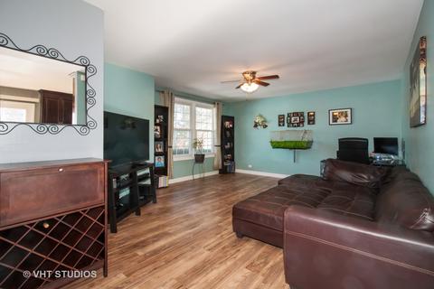 584 Commanche Ct, Carol Stream, IL 60188 photo 2