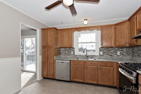 5205 W Greenbrier Dr, Mchenry, IL 60050 photo 5
