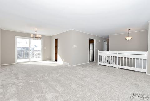 5205 W Greenbrier Dr, Mchenry, IL 60050 photo 2
