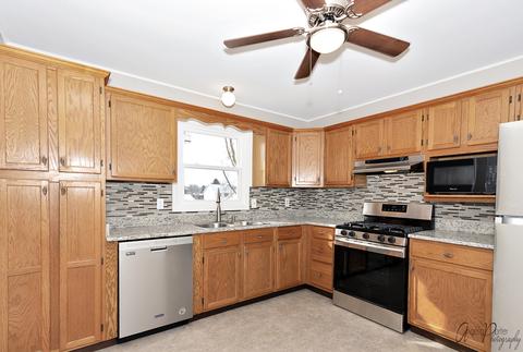 5205 W Greenbrier Dr, Mchenry, IL 60050 photo 6