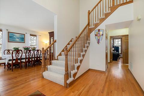 5465 Fox Path Ln, Hoffman Estates, IL 60192 photo 3