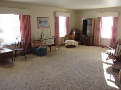 607 S Smith Blvd, Aurora, IL 60505 photo 2