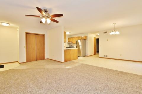 1606 Edgewater Dr, Morris, IL 60450 photo 2