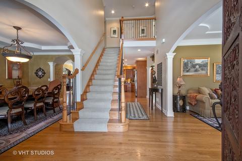 1019 James Ct, Wheaton, IL 60189 photo 3