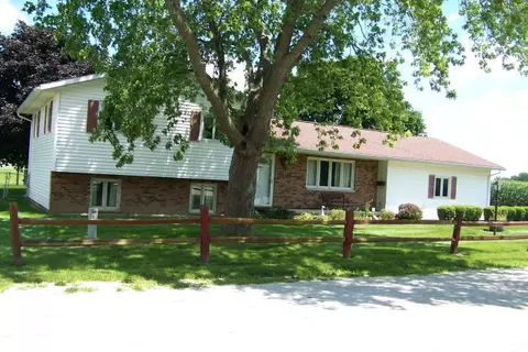 221 E Bachtold Dr, Forrest, IL 61741 photo 1