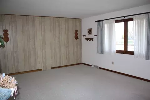 221 E Bachtold Dr, Forrest, IL 61741 photo 2