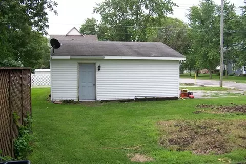 126 W Watson St, Forrest, IL 61741 photo 3