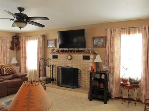 600 E Blaine St, Harvard, IL 60033 photo 5