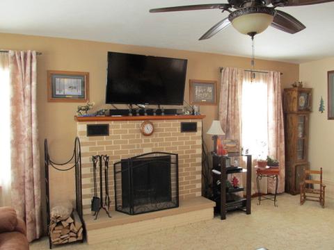 600 E Blaine St, Harvard, IL 60033 photo 6