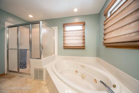 1131 Warwick Cir N, Hoffman Estates, IL 60169 photo 18