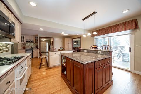 1131 Warwick Cir N, Hoffman Estates, IL 60169 photo 10