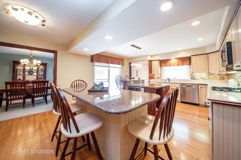1131 Warwick Cir N, Hoffman Estates, IL 60169 photo 9