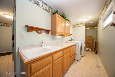 1131 Warwick Cir N, Hoffman Estates, IL 60169 photo 15