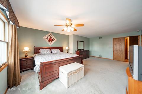 1131 Warwick Cir N, Hoffman Estates, IL 60169 photo 16