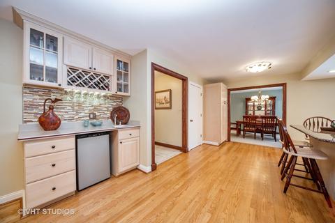 1131 Warwick Cir N, Hoffman Estates, IL 60169 photo 11