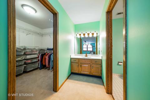 1131 Warwick Cir N, Hoffman Estates, IL 60169 photo 21