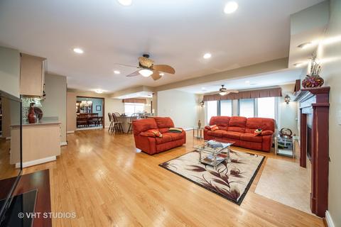 1131 Warwick Cir N, Hoffman Estates, IL 60169 photo 13