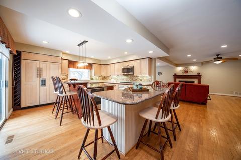 1131 Warwick Cir N, Hoffman Estates, IL 60169 photo 8