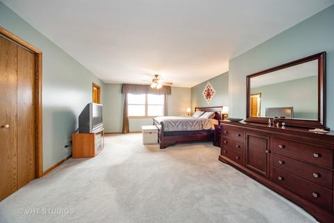 1131 Warwick Cir N, Hoffman Estates, IL 60169 photo 17