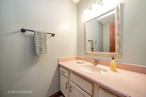 1131 Warwick Cir N, Hoffman Estates, IL 60169 photo 14