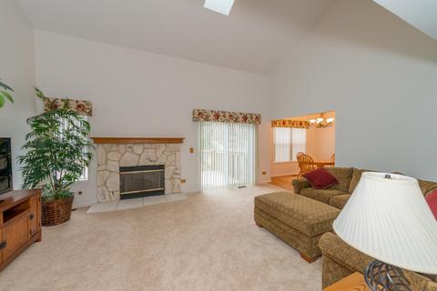 937 Old Oak Cir, Algonquin, IL 60102 photo 3