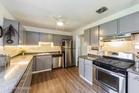 1450 Gentry Rd, Hoffman Estates, IL 60169 photo 2