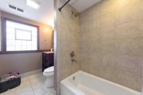 1450 Gentry Rd, Hoffman Estates, IL 60169 photo 17
