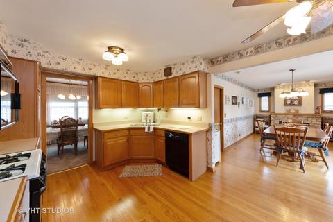 890 Timothy Ln, Des Plaines, IL 60016 photo 5