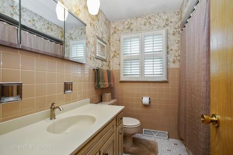 890 Timothy Ln, Des Plaines, IL 60016 photo 12