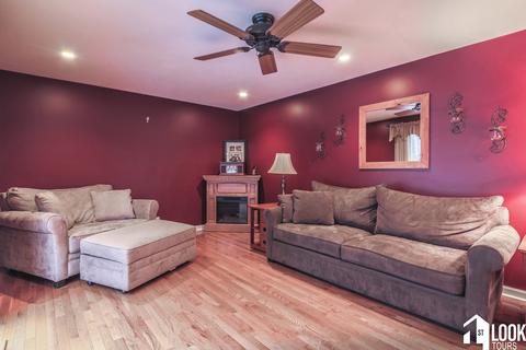 150 Exeter Ct, Roselle, IL 60172 photo 16