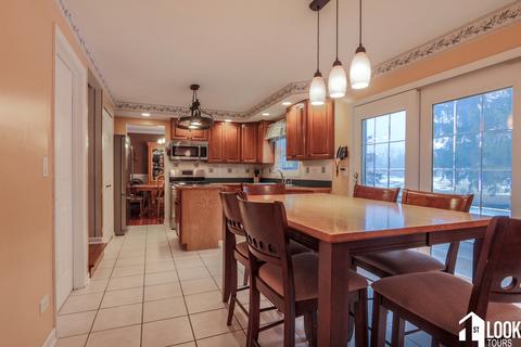 150 Exeter Ct, Roselle, IL 60172 photo 13