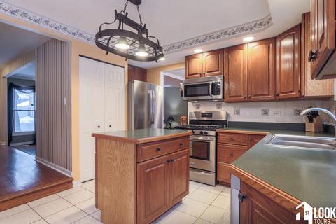 150 Exeter Ct, Roselle, IL 60172 photo 12