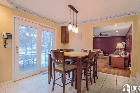 150 Exeter Ct, Roselle, IL 60172 photo 14